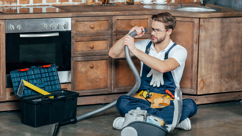 Найчастіші помилки під час користування пилососом та як їх уникнути