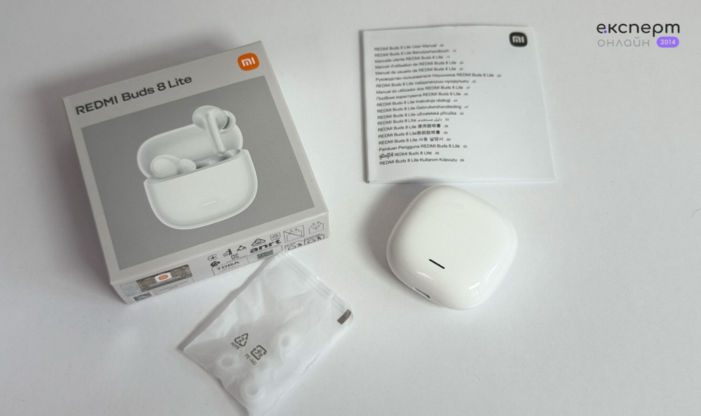 Комплект поставки Redmi Buds 8 Lite: навушники, амбушури та інструкція без кабелю USB-C