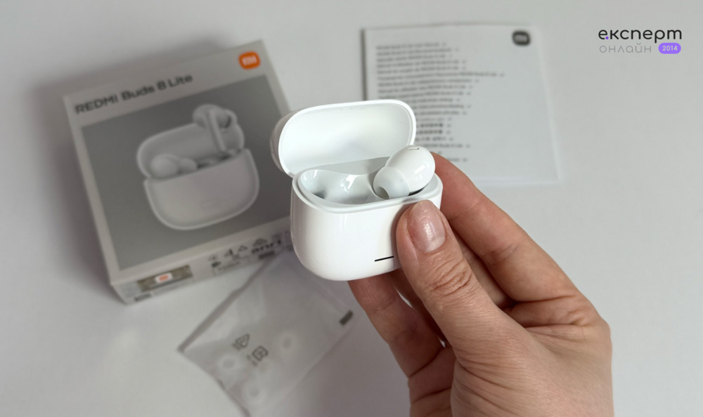 Порівняння навушників Redmi Buds 8 Lite та AirPods Pro 2