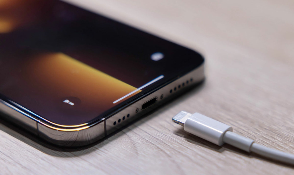 Чому iPhone не вмикається, що робити і як повернути його до життя