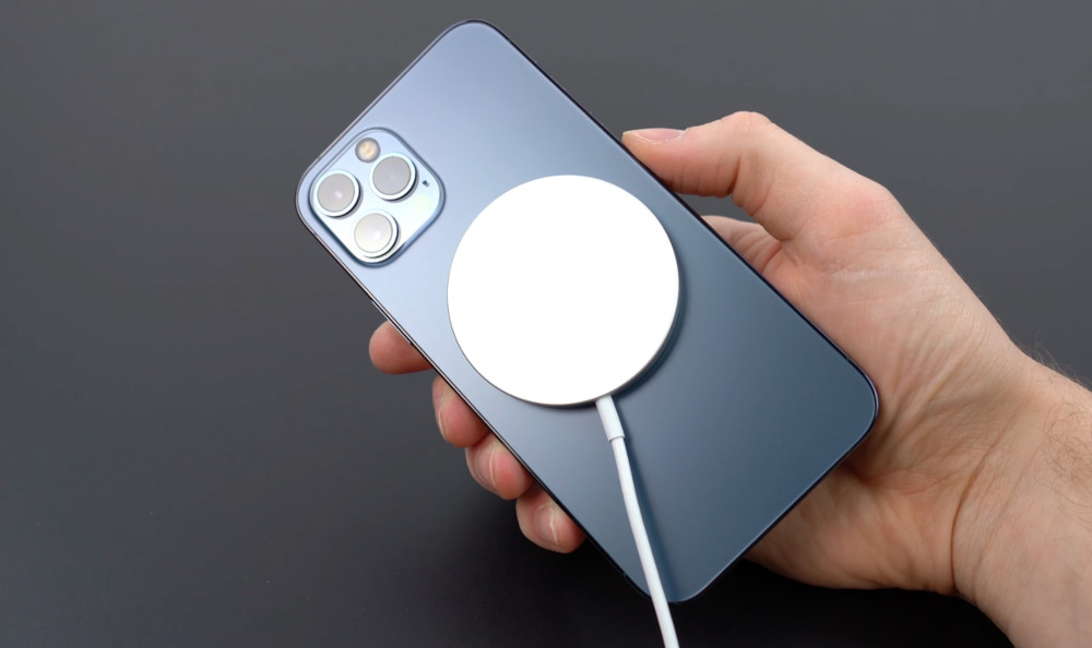 Порівняння iPhone 12 та iPhone 12 Pro: що купити у 2024 році?