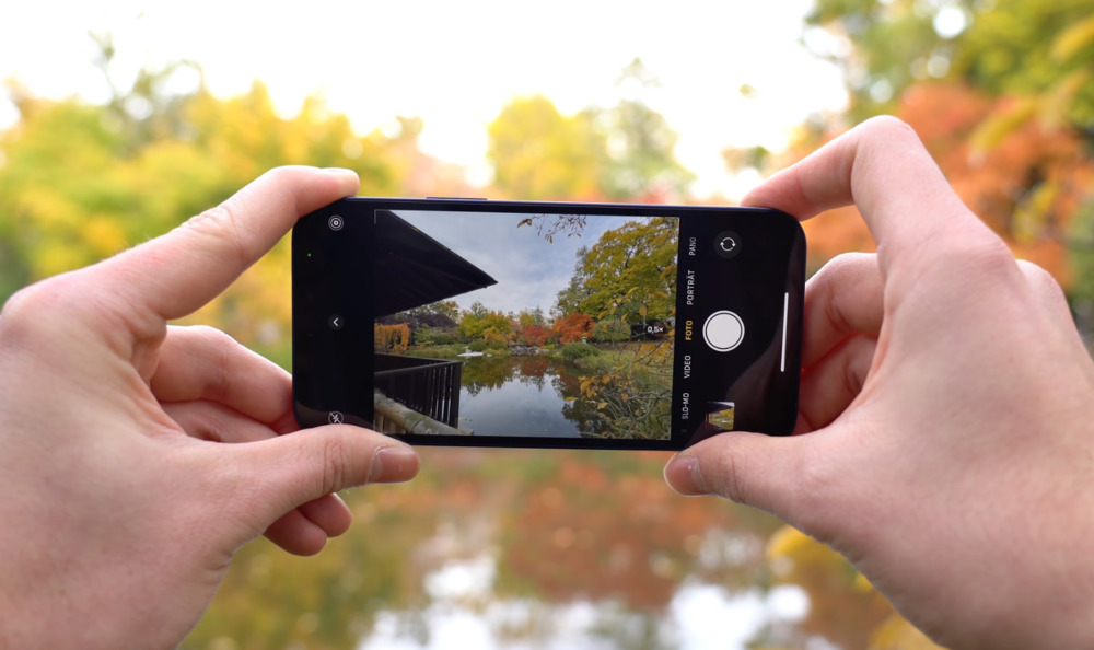 Порівняння iPhone 12 та iPhone 12 Pro: що купити у 2024 році?