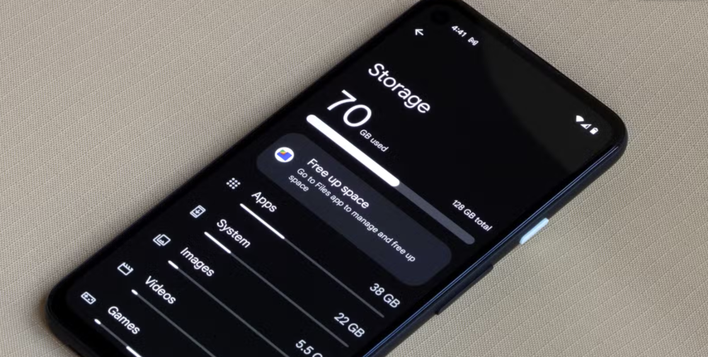 Чому смартфон може працювати повільніше після оновлення та як це виправити