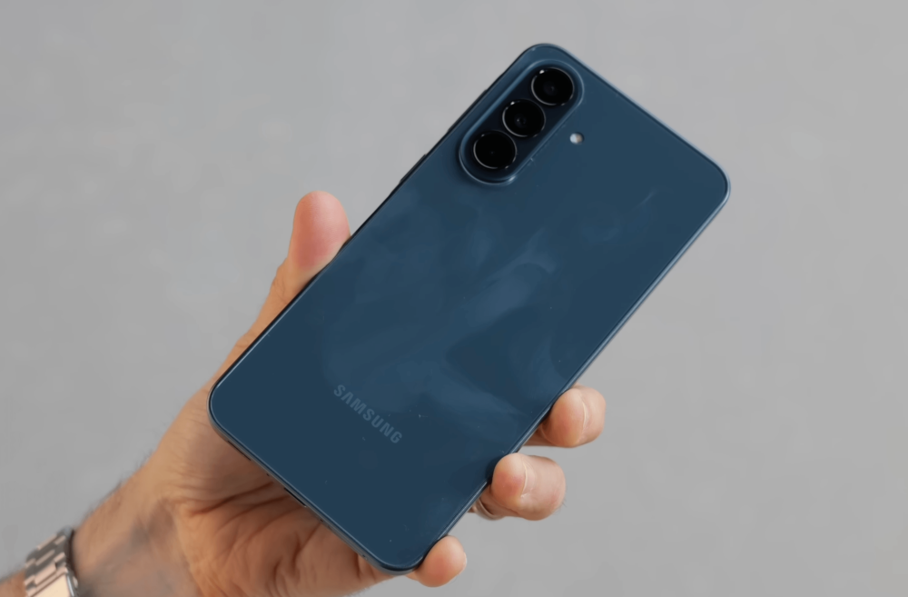 Тестували Samsung Galaxy A57 5G в магазині «Експерт»: 5 речей, які не пишуть в характеристиках