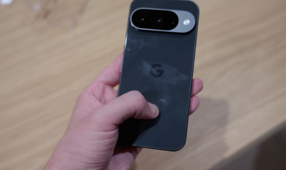 Огляд Google Pixel 10: головні оновлення і чи варто міняти Pixel 9 на новинку