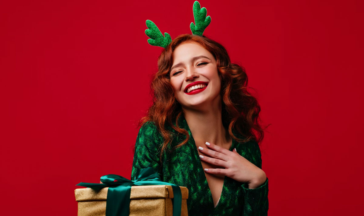 10 ідей, що подарувати на Миколая та Різдво коханій дружині