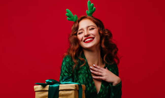 10 ідей, що подарувати на Миколая та Різдво коханій дружині