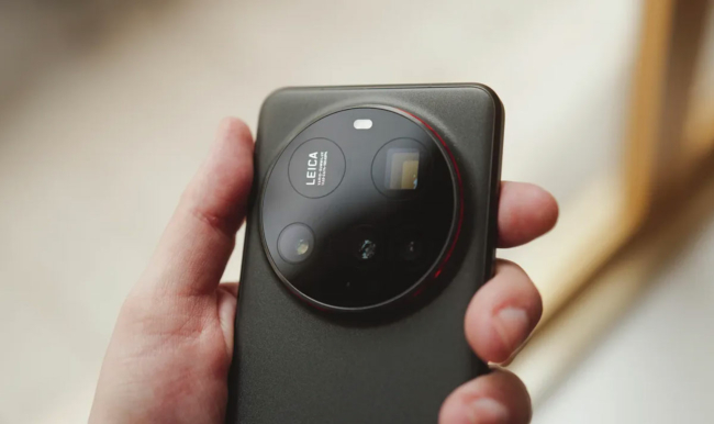 Огляд смартфона Xiaomi 15 Ultra — камера, час роботи та ціна